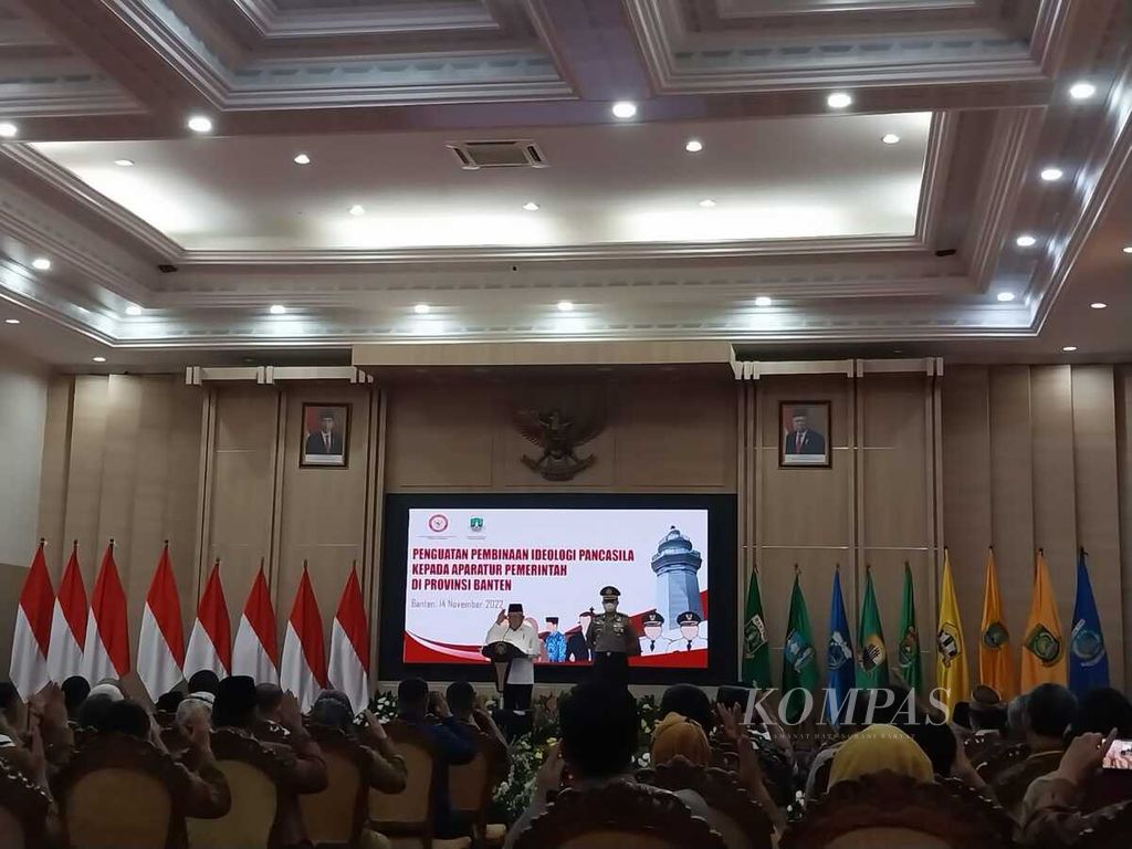 Wakil Presiden Ma’ruf Amin saat memberikan sambutan pada acara Penguatan Pembinaan Ideologi kepada Aparatur Pemerintah Provinsi Banten, di Serang, Banten, Senin (14/11/2022).