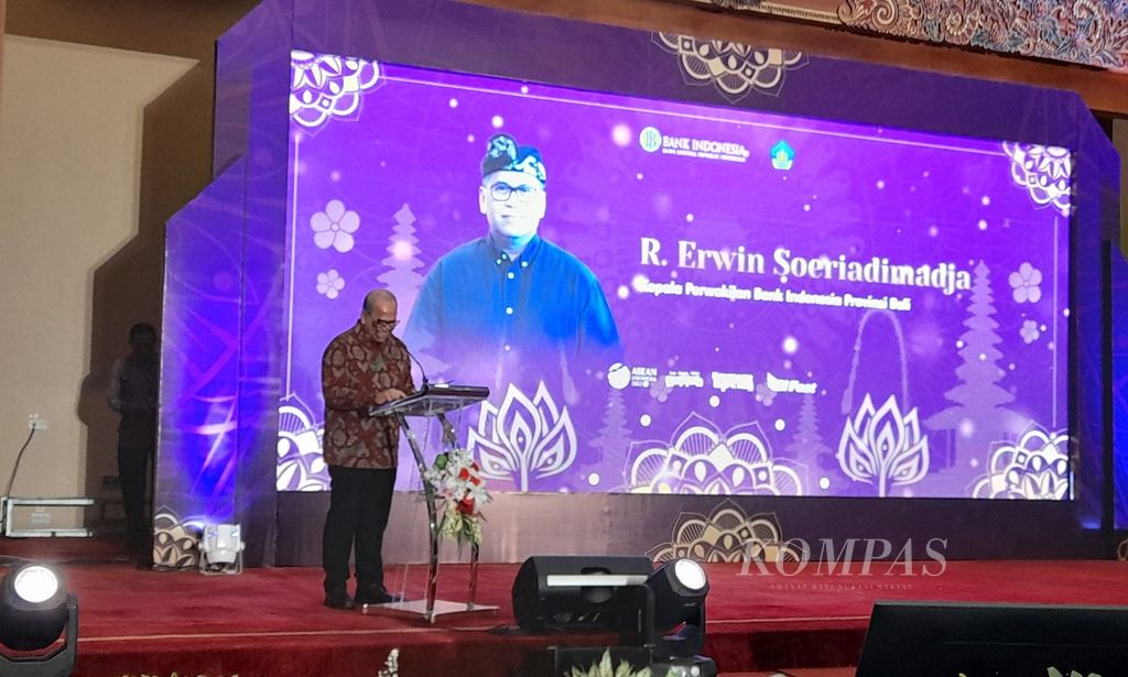 Kepala Kantor Perwakilan Bank Indonesia Provinsi Bali R Erwin Soeriadimadja memberikan sambutan dalam pembukaan acara Suryaloka dan Tourism Talk, Senin (11/9/2023).