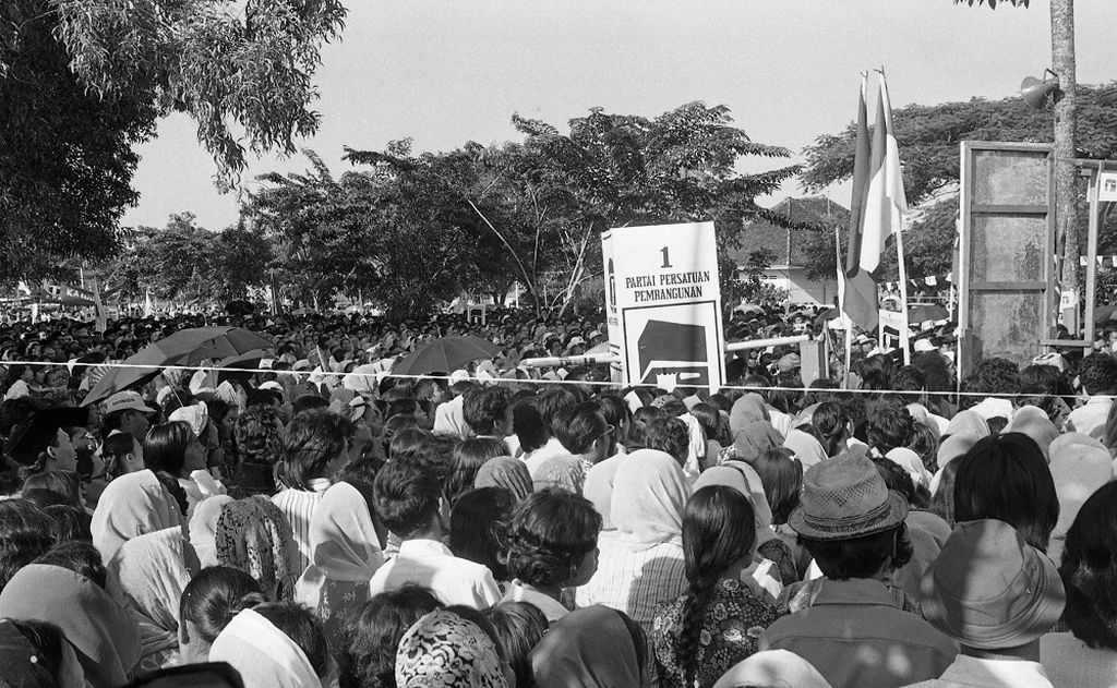 Kampanye Pemilu 1977 Partai Persatuan Pembangunan (PPP) di lapangan Taman Amir Hamzah, Matraman, Jakarta (14/3/1977).