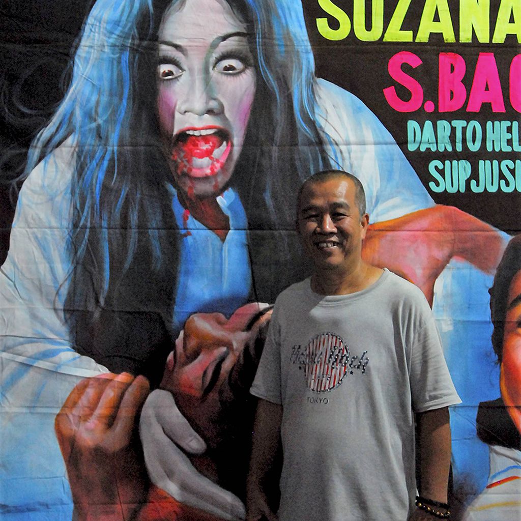 Lukisan poster film lawas yang pernah dibuat Harkopo Lie, di kompleks rumahnya di kawasan Jelutung, Kota Jambi, Kamis (8/2).