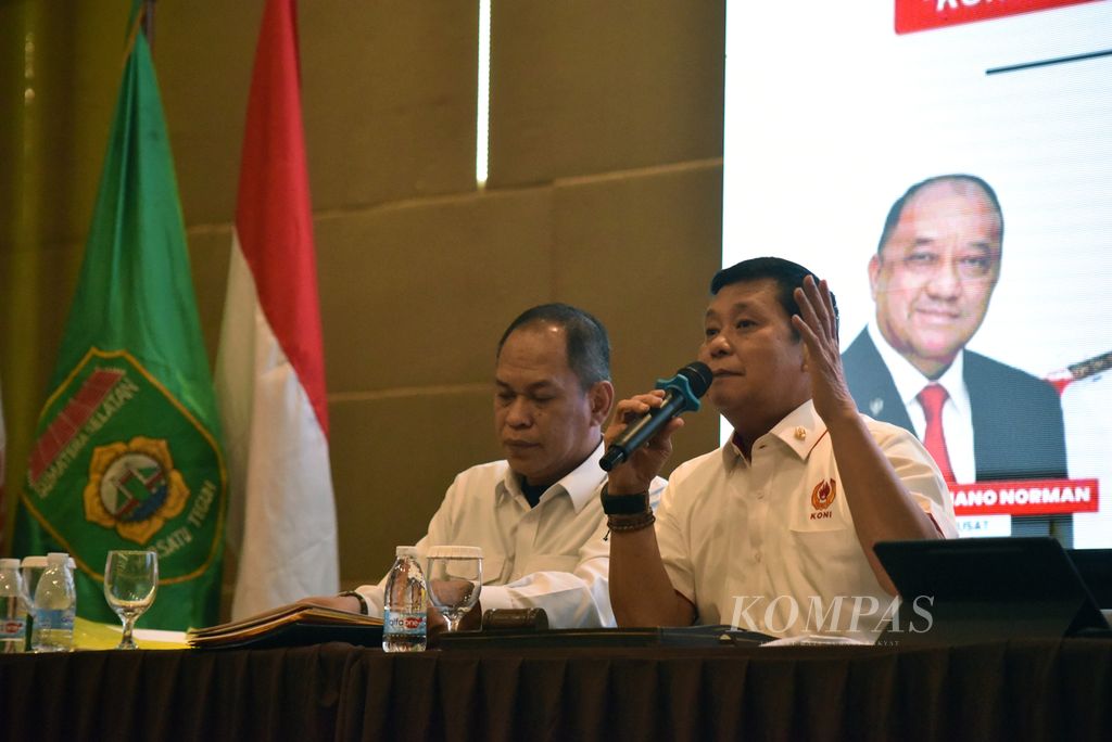 Pelaksana Tugas Ketua KONI Sumsel Andrie Tardiawan Utama Soetarno memimpin Rapat Kerja KONI Sumsel 2023 di Palembang, Sumsel, Rabu (22/11/2023). 