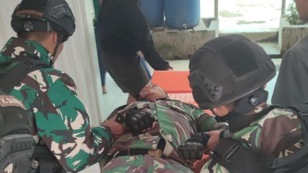 Prajurit Kepala Fermansyah terluka terkena tembakan saat kelompok kriminal bersenjata menyerang aparat keamanan yang bertugas di Bandara Ilaga, Kabupaten Puncak, Sabtu (19/2/2022).