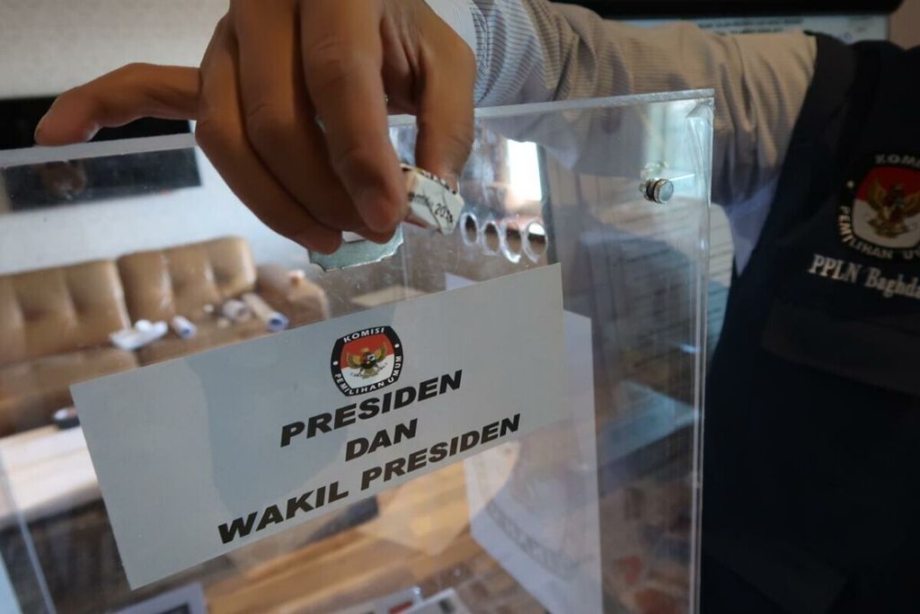 Penghitungan suara di tempat pemungutan suara luar negeri (TPSLN) di Erbil, Irak, Rabu (17/4/2019).