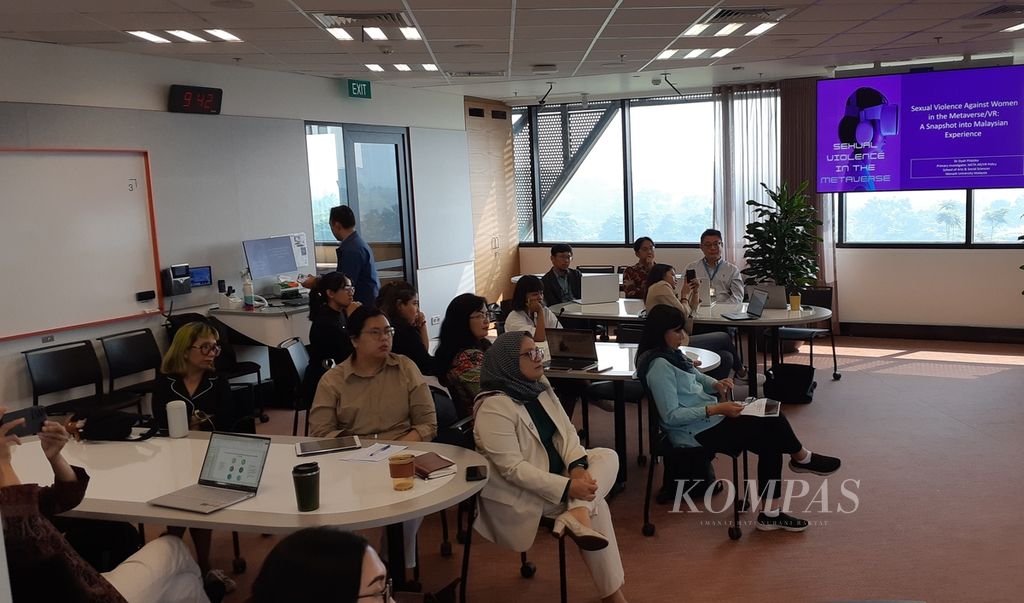 Suasana diskusi ”Kekerasan Seksual Berbasis Online di Metaverse”, di Kampus Monash University Indonesia, Tangerang, Banten, Jumat (9/8/2024).