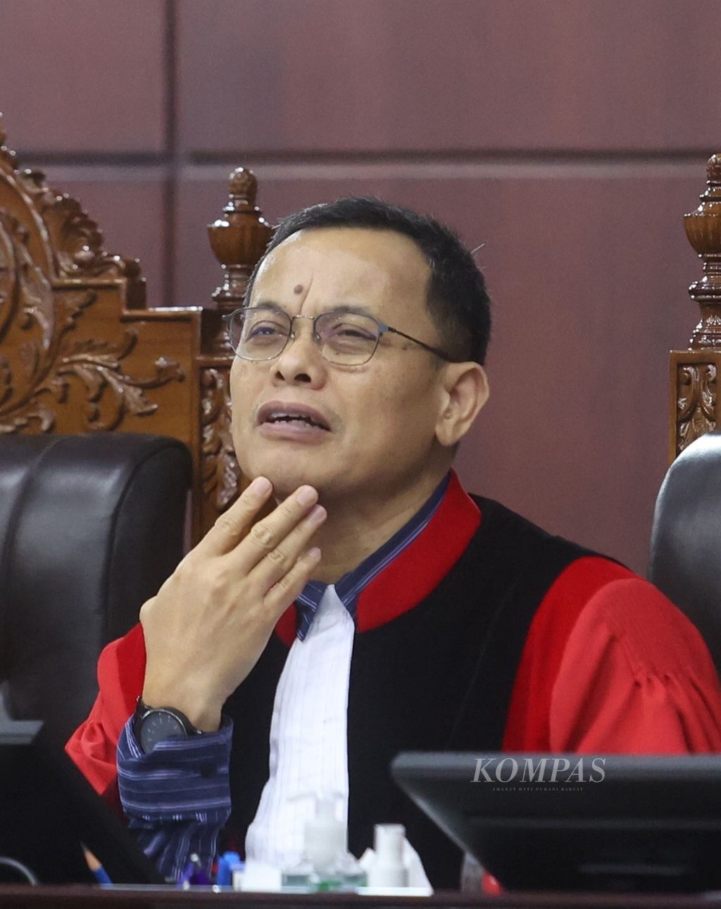 Hakim Konstitusi M Guntur Hamzah mengikuti sidang pembacaan putusan perselisihan hasil pemilihan umum Pilpres 2024 di Mahkamah Konstitusi, Jakarta, Senin (22/4/2024). 