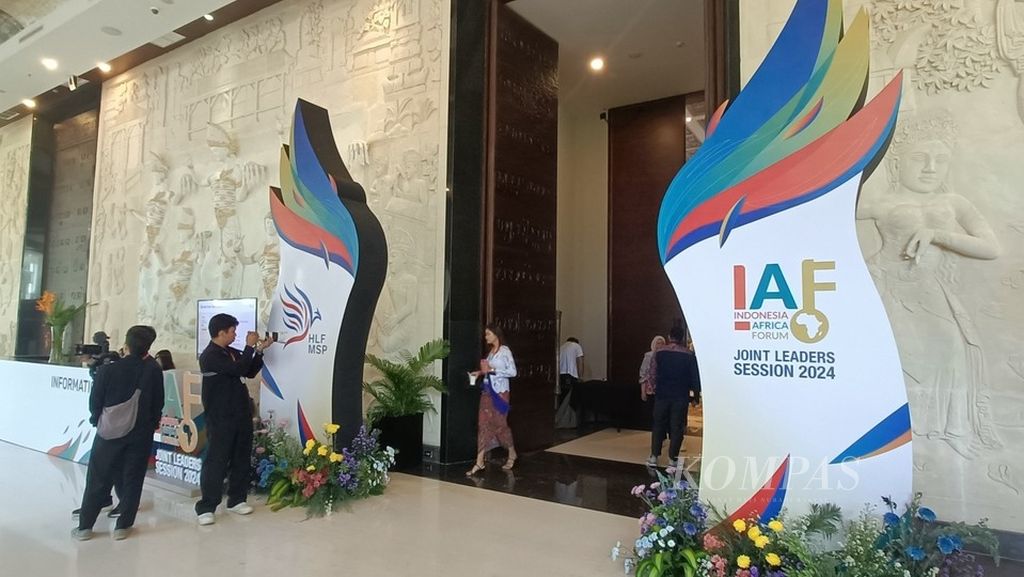 Suasana di salah satu gedung Bali Nusa Dua Convention Center menjelang digelarnya Forum Indonesia-Afrika (IAF) dan Forum Tingkat Tinggi Kemitraan Multipihak (HLF MSP) 2024 di Nusa Dua, Badung, Bali, Minggu (1/9/2024).