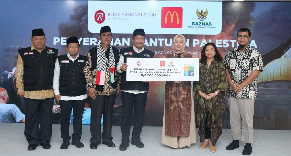 PT Rekso Nasional Food, pemegang lisensi McDonald's Indonesia, menyerahkan donasi Rp 1,5 miliar untuk Palestina melalui Badan Amil Zakat Nasional (Baznas).