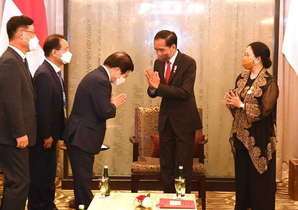 Presiden Joko Widodo bertemu Ketua Majelis Nasional Republik Korea Park Byeong-seug di Bali International Convention Center (BICC), Kabupaten Badung, Minggu (20/3/2022) malam. Pertemuan berlangsung seusai pembukaan Sidang Ke-144 Inter-Parliamentary Union.