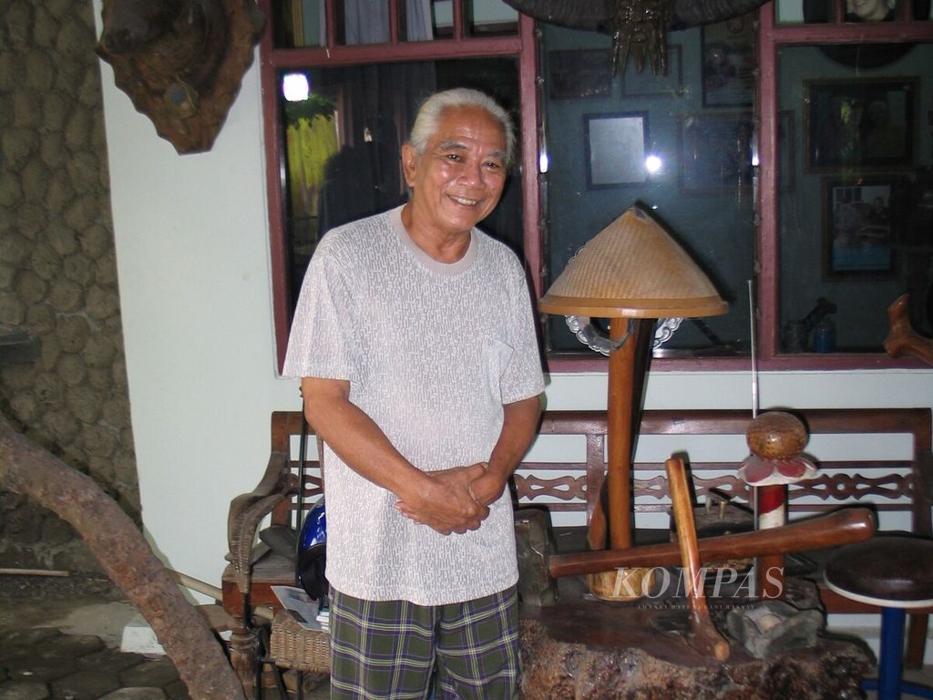 Nomo Koeswoyo yang ditemui pada 2010 mengaku benar-benar betah tinggal di Kota Magelang, Jawa Tengah. Sudah sembilan tahun terakhir mantan penabuh drum kelompok Koes Bersaudara itu tinggal di kota sejuk tersebut. 
