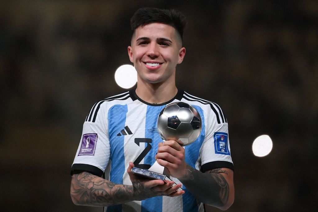 Pemain Argentina Enzo Fernandez meraih gelat Pemain Muda Terbaik Piala Dunia 2022 <b><br /></b>