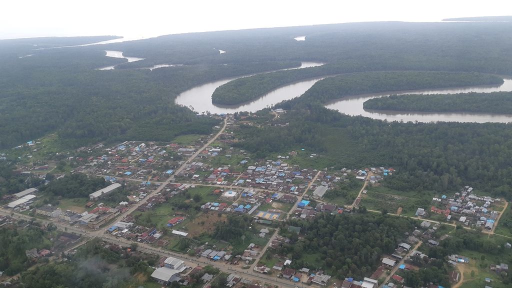 Bintuni, ibu kota Kabupaten Teluk Bintuni, Papua Barat.