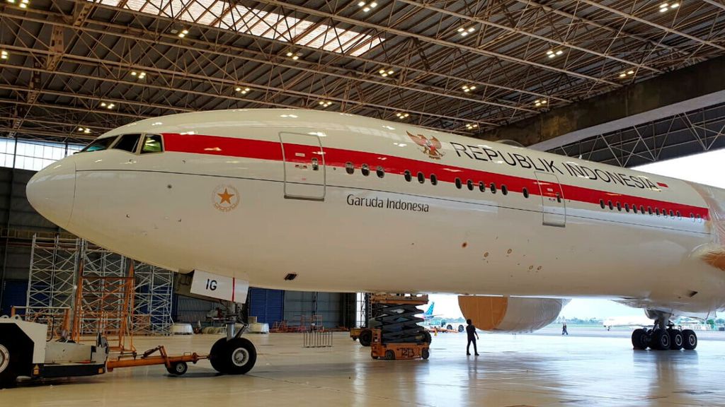 Pesawat Garuda Indonesia Boeing 777-300ER akan disewa Sekretariat Presiden untuk digunakan Presiden Joko Widodo dalam kunjungan kenegaraan ke Amerika Serikat pada Maret mendatang. 
