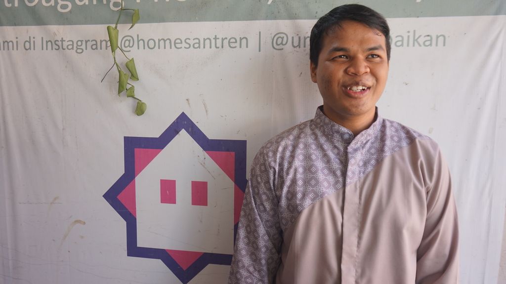 Ade Dwi Cahyo Putra (17), penerima anugerah Ashoka Young Changemakers 2023, melalui Gerakan Tunanetra Mengaji dari Surabaya, Jawa Timur.
