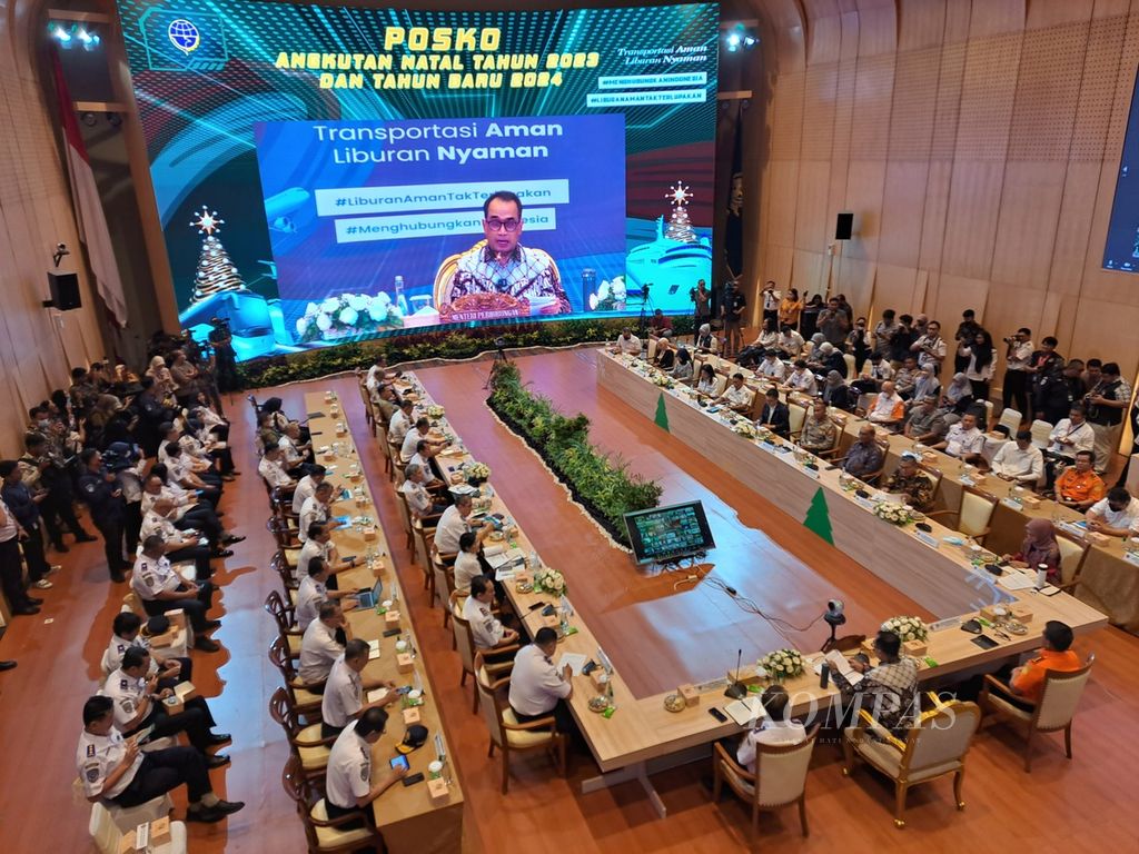 Suasana acara pembukaan Posko Pusat Angkutan Natal 2023 dan Tahun Baru 2024 oleh Menteri Perhubungan Budi Karya Sumadi di kantor Kementerian Perhubungan, Jakarta, Selasa (19/12/2023).