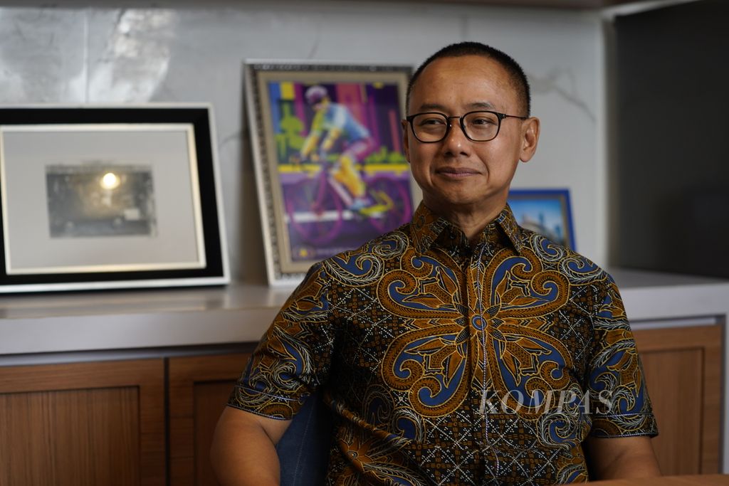 Sekjen PAN Eddy Soeparno saat wawancara dengan harian <i>Kompas </i>di kediamannya, Jakarta, Senin (13/11/2023).