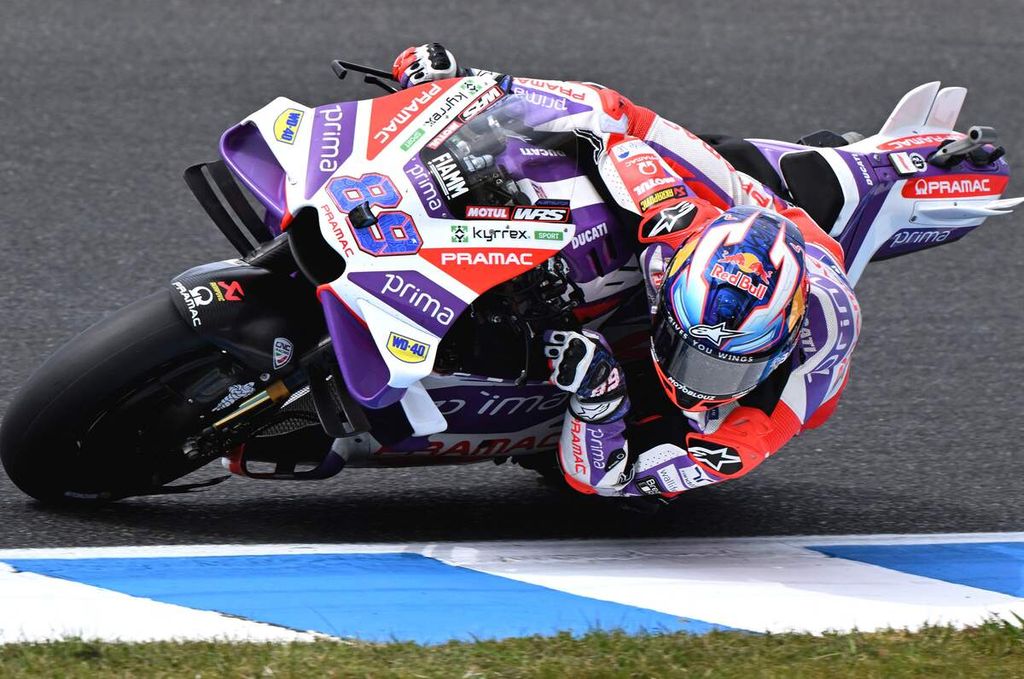 Pebalap Prima Pramac Racing, Jorge Martin, memacu motornya saat kualifikasi MotoGP seri Australia di Sirkuit Phillip Island, Sabtu (21/10/2023). 