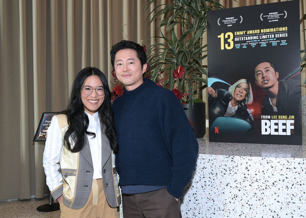 Aktor Ali Wong dan Steven Yeun menghadiri acara Beed Tastemaker Netflix di Netflix Tudum Theater pada 9 Desember 2023 di Los Angeles, California, Amerika Serikat