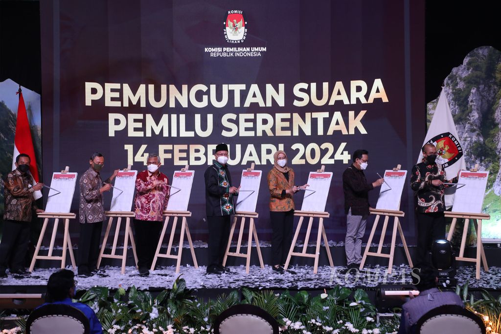 Suasana peluncuran tanggal pemungutan suara pemilu serentak 2024 di Kantor KPU, Jakarta, Senin (14/2/2022).