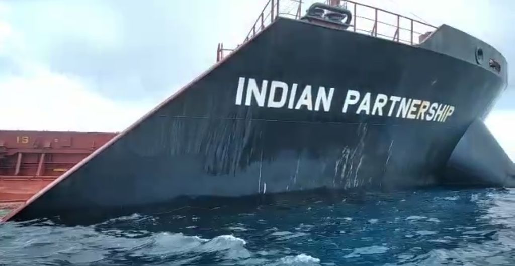Kapal MV Indian Partnership diduga mengalami kebocoran di Perairan Misool Timur, Kabupaten Raja Ampat, Papua Barat Daya.