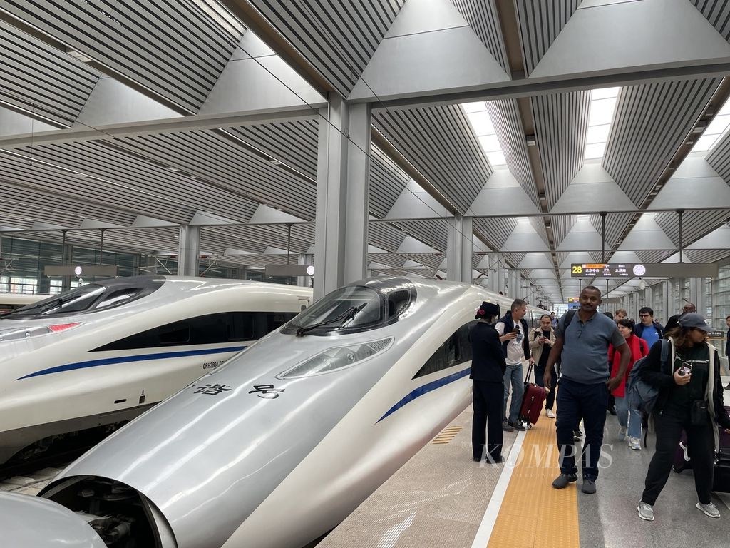 On Thursday (19/10/2023), international journalists who were invited to China to cover the Belt and Road Initiative Forum on October 17-18, 2023, will visit Shanxi Province by taking the high-speed train from Beijing to Taiyuan in Shanxi.