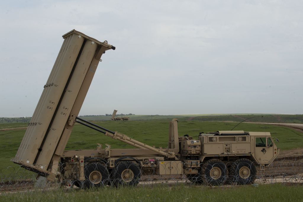 Sistem rudal antibalistik THAAD buatan Amerika Serikat yang diberikan kepada Israel, 4 Maret 2019. Foto diedarkan oleh biro humas Departemen Pertahanan AS.