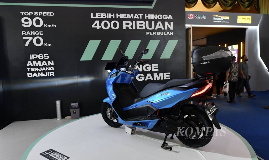 Sepeda motor listrik jenama Alva dalam ajang Indonesia International Motor Show (IIMS) 2023 di Jakarta International Expo, Kemayoran, Jakarta, Kamis (16/2/2023).
