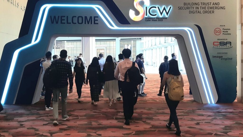 Suasana lokasi penyelenggaraan Singapore International Cyber Week (SICW) 2023 di Singapura, Rabu (18/10/2023), di Sands Expo and Convention Centre, Marina Bay Sands, Singapura.