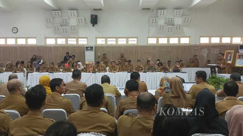 Sejumlah aparatur sipil negara (ASN) di lingkungan instansi pemerintah Provinsi Kalimantan Tengah bertemu di Kantor Gubernur Kalteng pada Selasa (26/3/2024).