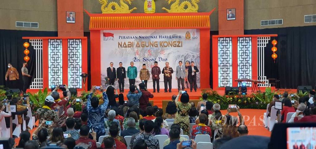 Peringatan hari lahir ke-2.573 Nabi Agung Kongzi (Khonghucu), Rabu (22/9/2022), di Kota Pontianak, Kalimantan Barat.