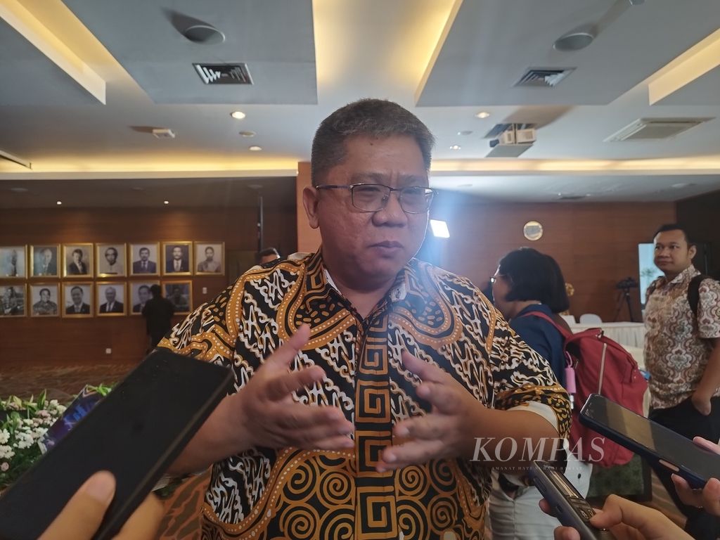 Ketua Departemen Sosialisasi dan Industri Badan Pengurus Pusat Asosiasi Eksportir Kopi Indonesia (AEKI) Moelyono Soesilo memberikan penjelasan mengenai dampak EUDR, di Jakarta, Selasa (1/8/2023).
