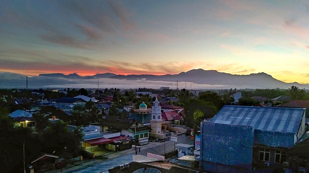  Kota Gorontalo saat matahari terbit.