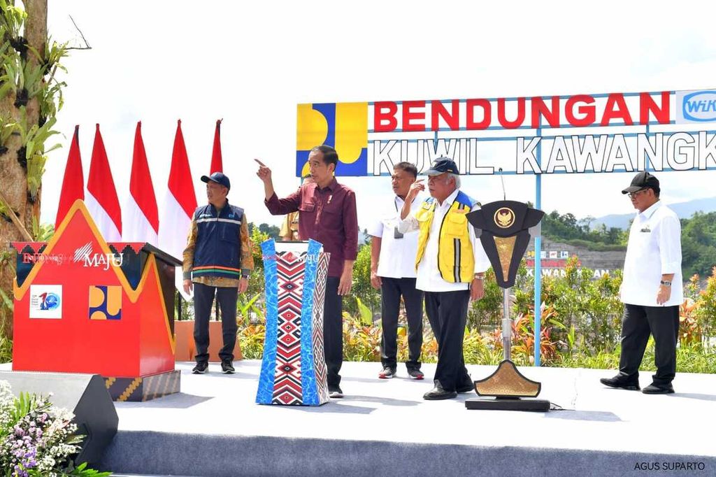 Presiden Joko Widodo meresmikan Bendungan Kuwil Kawangkoan di Minahasa Utara, Sulawesi Utara, Kamis (19/1/2023). Bendungan ini akan mereduksi banjir 25 persen atau 146,6 meter kubik per detik.