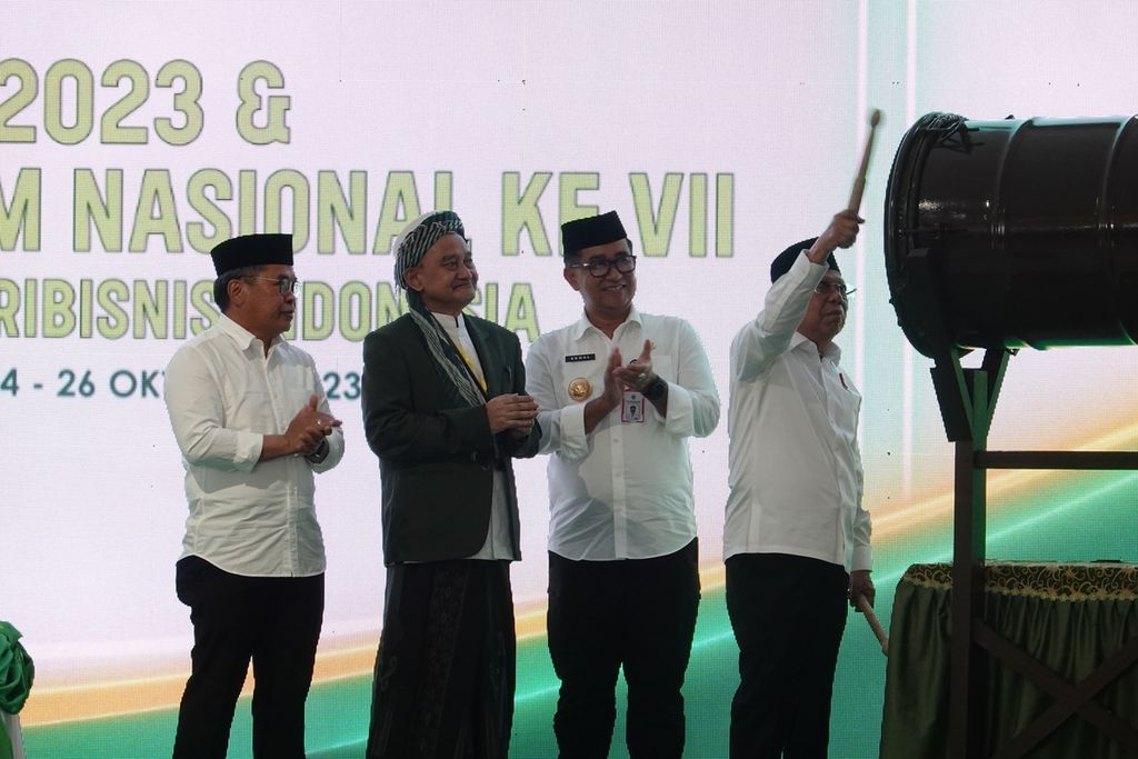 Wakil Presiden Ma’ruf Amin memberikan sambutan pada acara Silaturahmi Nasional VII Kontak Santri Agribisnis Indonesia di Balikpapan, Kalimantan Timur, Selasa (24/10/2023).