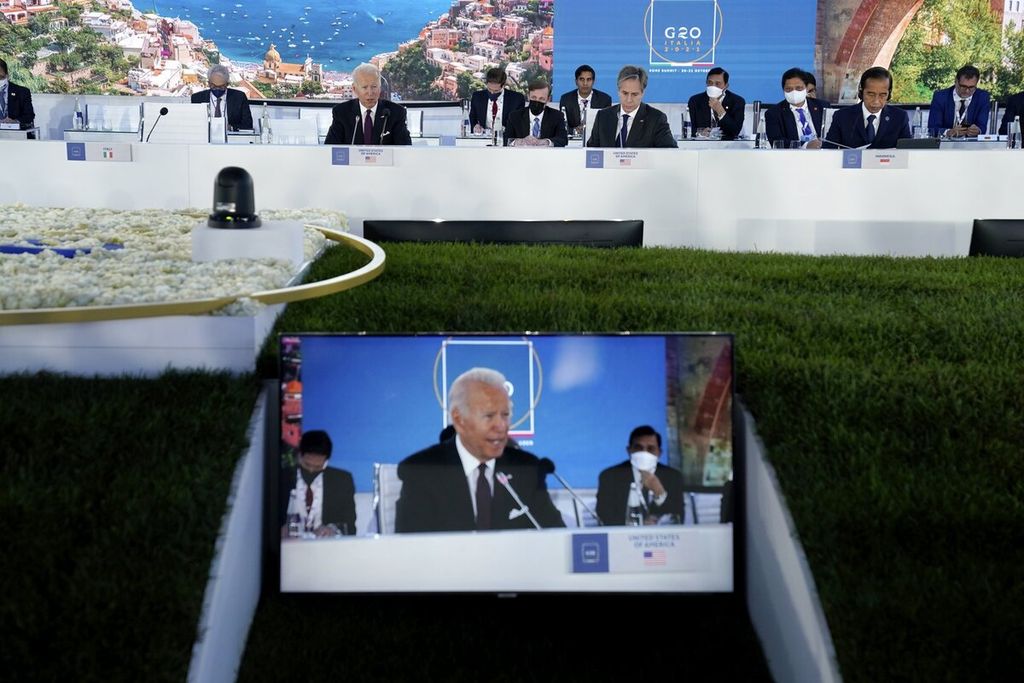 President Joe Biden hosts an event about global supply chains during the G20 leaders summit, Sunday, Oct. 31, 2021, in Rome.