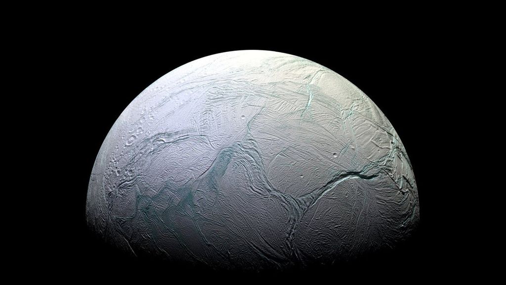 Citra bulan Saturnus, Enceladus, yang diambil wahana antariksa Cassini milik NASA pada 28 Oktober 2015.
