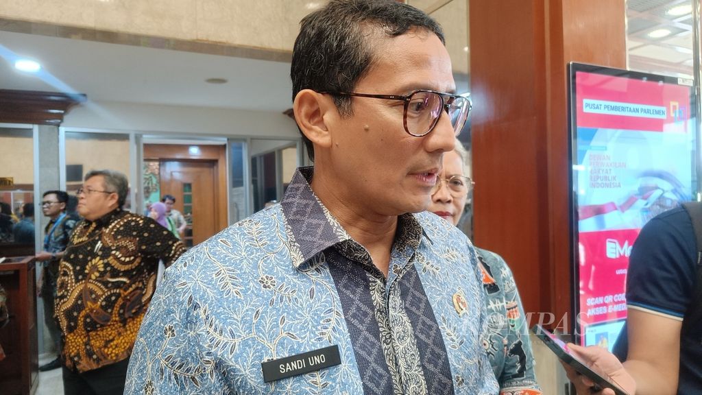 Menteri Pariwisata dan Ekonomi Kreatif Sandiaga Salahuddin Uno di Kompleks Parlemen, Senayan, Jakarta, Kamis (29/8/2024).