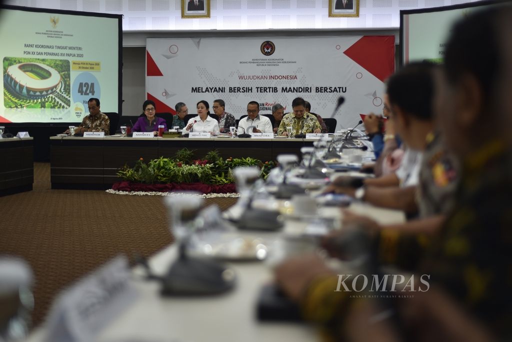 Menko PMK Puan Maharani saat memimpin Rapat Koordinasi Tingkat Menteri terkait PON dan Peparnas 2020 di Jakarta, Jumat (23/8/2019). 