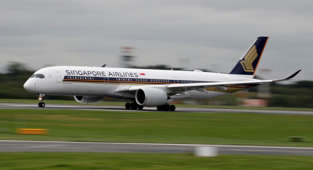 A Singapore Airlines Airbus A350-900 prepares to take off from Manchester Airport, England, on September 4, 2018.