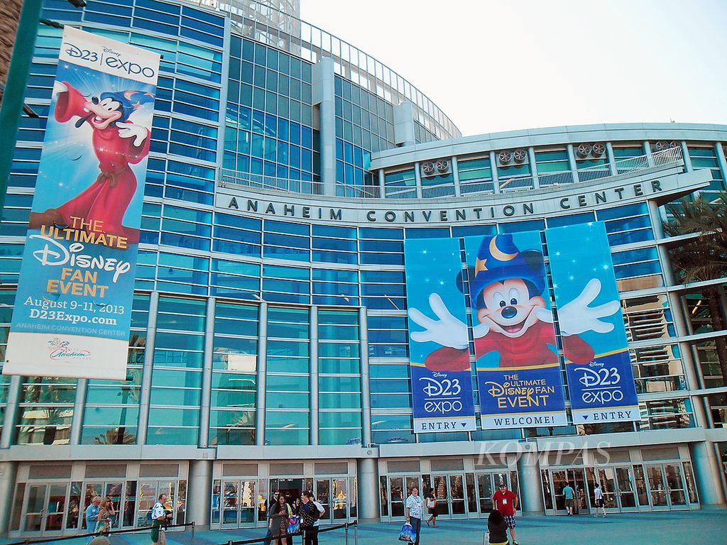 Mickey Mouse menjadi ikon dalam perhelatan D23 Expo 2013, sebuah perhelatan akbar penggemar Disney di Anaheim, California, Amerika Serikat, 9-11 Agustus 2013.