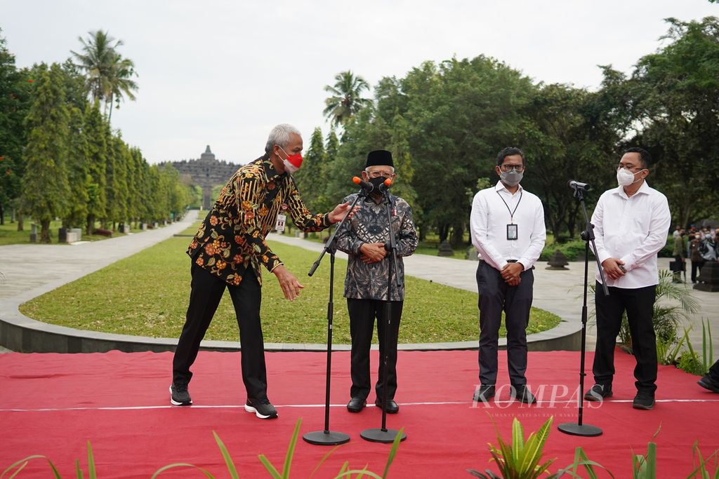 Wakil Presiden (Wapres) KH Ma'ruf Amin dalam keterangan pers seusai meninjau TWC Borobudur di Kecamatan Borobudur, Kabupaten Magelang, Provinsi Jawa Tengah, Kamis (21/4/2022).