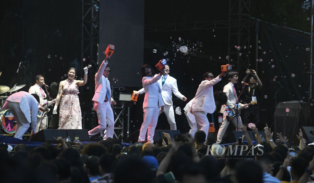 Penampilan Danilla dalam ajang Synchronize Festival 2022 di Gambir Expo, Kemayoran, Jakarta, Jumat (7/10/2022).