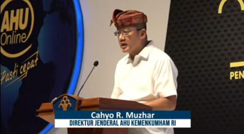 Direktur Jenderal AHU Cahyo Rahadian Muzhar saat membacakan laporan kegiatan peluncuran aplikasi perseroan perseorangan yang diselenggarakan Kementerian Hukum dan Hak Asasi Manusia di Nusa Dua, Badung, Bali, Jumat (8/10/2021) malam.