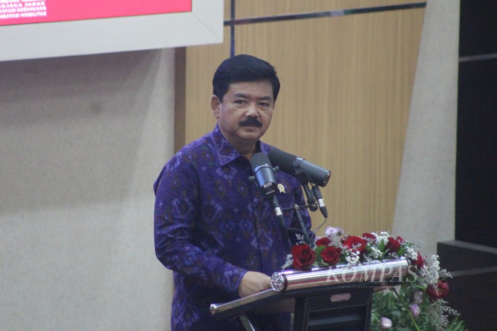 Menteri Agraria dan Tata Ruang/Kepala Badan Pertanahan Nasional Hadi Tjahjanto saat memberikan sambutan dalam kunjungan ke Palembang, Sumatera Selatan, Rabu (12/4/2023).