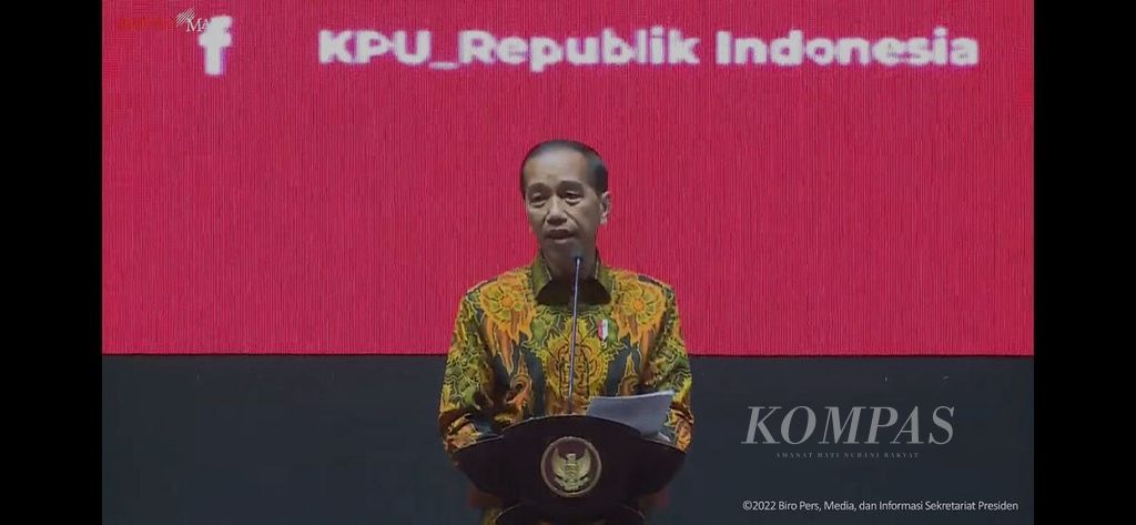 Presiden Joko Widodo memberikan arahan kepada penyelenggara pemilu dalam acara Rapat Konsolidasi Nasional Kesiapan Pelaksanaan Tahapan Pemilu Serentak 2024, di Jakarta, Jumat (2/12/2022).