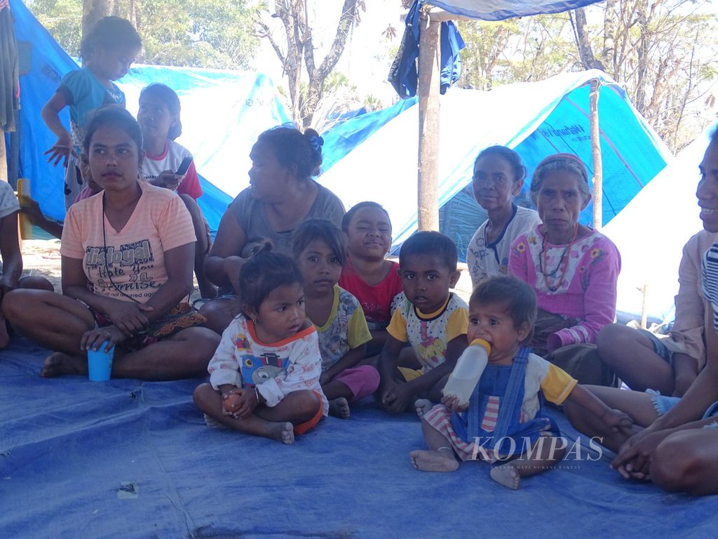 Anak-anak masyarakat adat Pubabu, Timor Tengah Selatan, korban penggusuran oleh Pemprov NTT, saat masyarakat adat memperebutkan tanah adat mereka, Agustus 2020. 