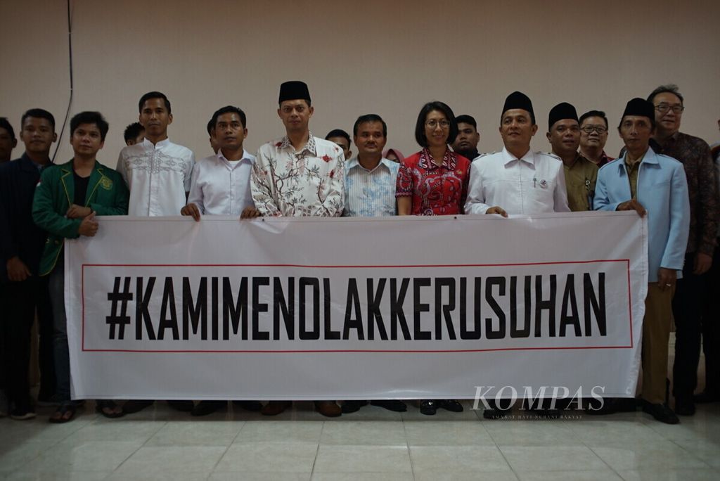 Tokoh masyarakat di Batam, Kepulauan Riau, Selasa (11/6/2019), mengimbau warga tidak berangkat ke Jakarta untuk mengikuti rencana aksi protes putusan Mahkamah Konstitusi atas sengketa Perselisihan Hasil Pemilihan Umum Pilpres 2019 pada 28 Juni 2019.