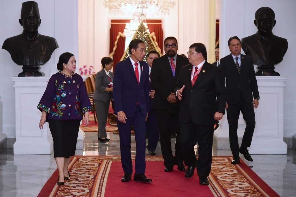 Presiden Joko Widodo menerima kunjungan kehormatan ketua parlemen tiga negara ASEAN secara serentak di Istana Merdeka, Jakarta, pada Senin (7/8/2023). Mereka adalah Ketua Parlemen Thailand, Malaysia, dan Laos.