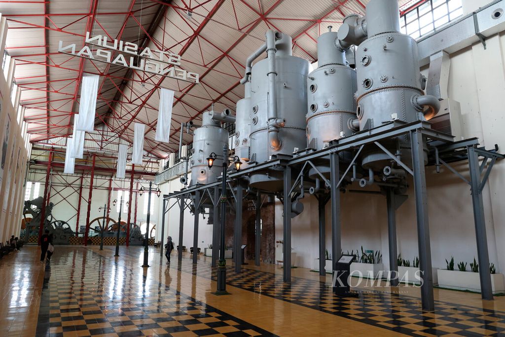 Mesin-mesin produksi pengolah gula yang masih dipertahankan dan menjadi bagian dari museum Pabrik Gula Colomadu di Kabupaten Karanganyar, Jawa Tengah, Minggu (2/10/2022). Pabrik gula Colomadu yang berdiri tahun 1861 pada era Mangkunegara IV tersebut menjadi salah satu industri gula terbesar saat itu.