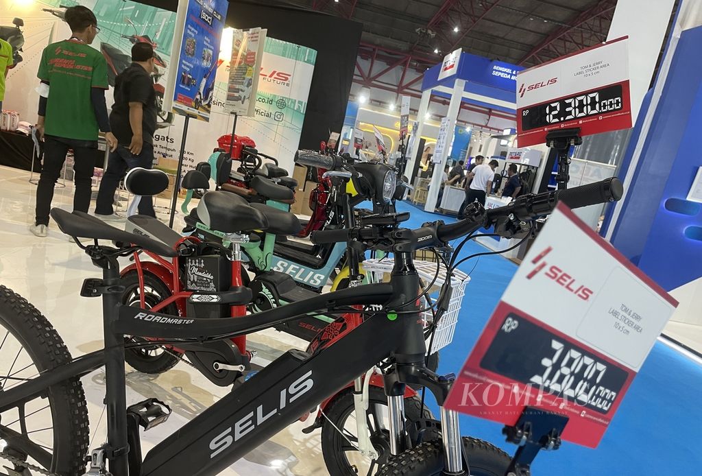 Sepeda listrik merek Selis mengikuti pameran Periklindo Electric Vehicle Show 2023 di JIExpo, Kemayoran, Jakarta, yang dibuka pada Rabu (17/5/2023).
