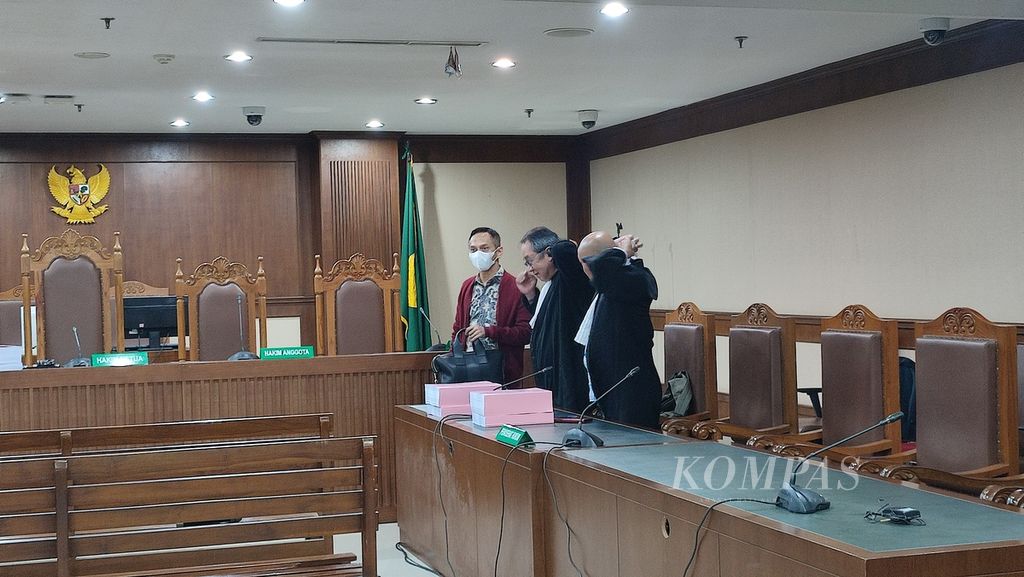 Terdakwa Muhammad Yusrizki seusai sidang pembacaan tuntutan terhadap dirinya dalam kasus korupsi pembangunan menara BTS 4G di Pengadilan Tindak Pidana Korupsi Jakarta, Kamis (15/2/2024). 